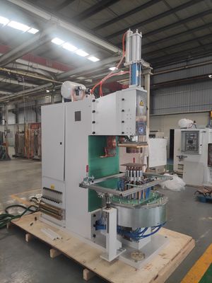 Máquina de soldadura de puntos múltiples con resistencia a múltiples electrodos y depósito de combustible de múltiples puntos