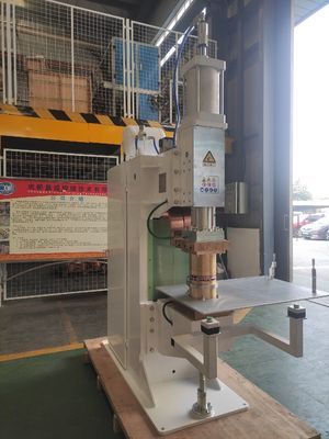 Refrigeración por agua de la descarga de la resistencia del Hf de la máquina principal multi capacitiva de la soldadura por puntos